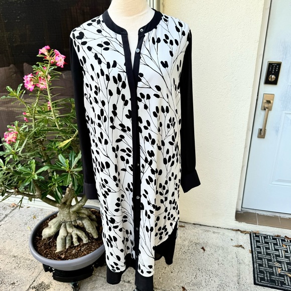 DKNY. Women’s Ivory & Black Sheer Shirt Dress. Long sleeves. Size M. But… - Picture 2 of 11